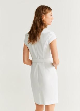 Базовое белое платье mango с ремешком3 фото