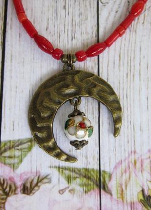Коралловое ожерелье с клубникой " цветная лунница"3 фото
