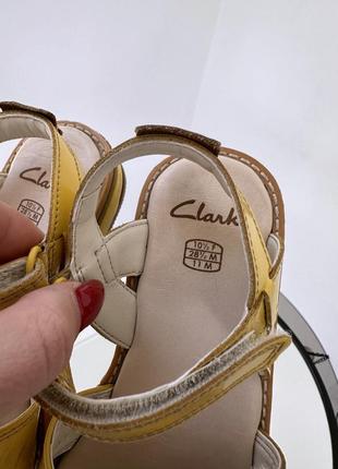 Класичні босоніжки на липучках clarks9 фото