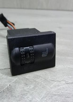 Кнопка обігріву сидінь skoda fabia 1. шкода фабія. права. 6y09...