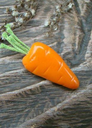 Брошь "морковка"1 фото