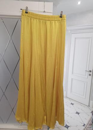Красива сатинова юбка zara