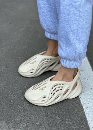 Жіночі світло бежеві кросівки з піни👟 легкі та зручні4 фото