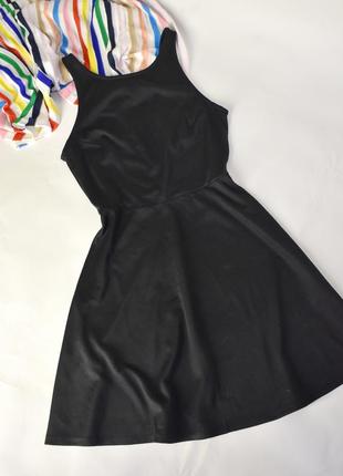 Великолепное летнее черное платье с вырезом на спинке