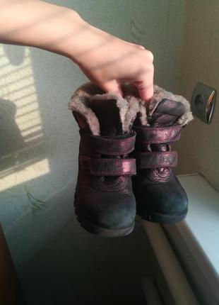Чоботи на дівчинку