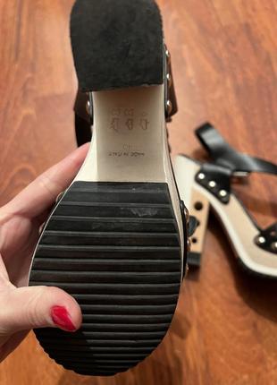 Эксклюзивные босоножки fendi кожаные на каблуке 40 р. на дизайнерской древесине4 фото