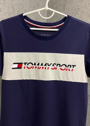 Синяя футболка от бренда tommy hilfiger sport3 фото