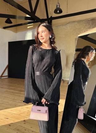 Женское длинное платье стильное модное подчеркивает фигуру длинный рукав гофре черный3 фото