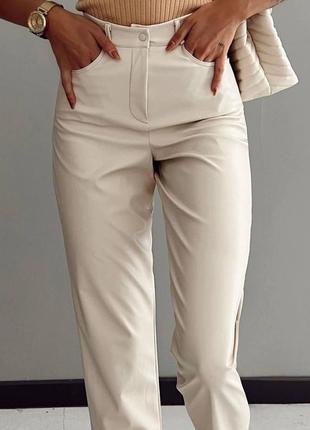 Женские кожаные штаны с высокой талией5 фото