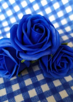 Мильна троянда на основі синя