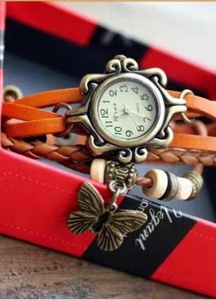 Годинник на помаранчевому шкіряному браслеті