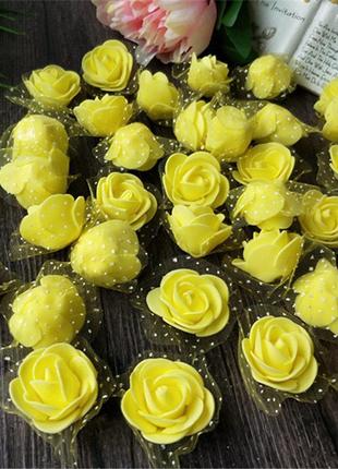 Троянди з фомірану 3,5 см жовті з фатином1 фото