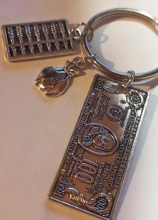 Брелок металл деньги баксы зелень капуста мешок денег счеты сувенир купюра 100 долларов серебристый