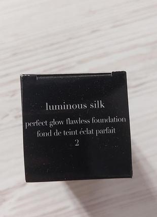 Устойчивая тональная основа giorgio armani luminous silk 2, объем 30 ml.3 фото