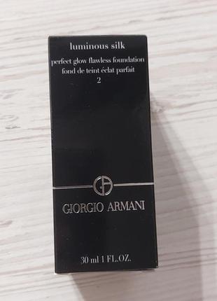 Устойчивая тональная основа giorgio armani luminous silk 2, объем 30 ml.2 фото