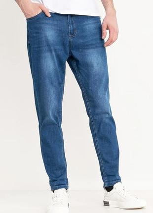 Стильні світлі чоловічі джинси мом блакитні чоловічі джинси на резинці світло сині чоловічі джинси потерті4 фото