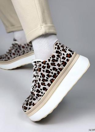 Кросівки на високій платформі леопардові кросівки на танкетці леопардові текстильні кросівки