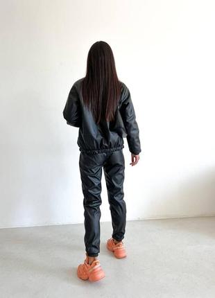 Женский теплый комплект куртка и джогеры эко кожа5 фото