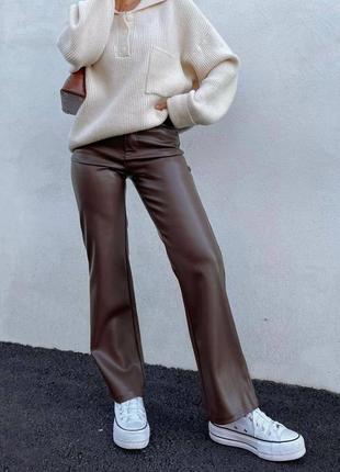 Женские брюки из эко-кожи на флисе с карманами7 фото