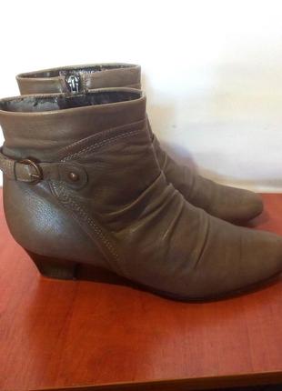 Демісезонні черевики шкіряні / ботильйони від бренду clarks, р. 38-38,5 код b3812