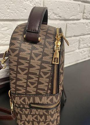 Женский маленький рюкзак mk коричневый стильный бежевый трендовый рюкзак для девушки.3 фото