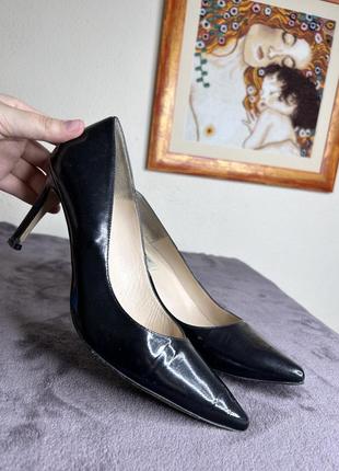 Чорні лакові туфлі/підбори лодочки