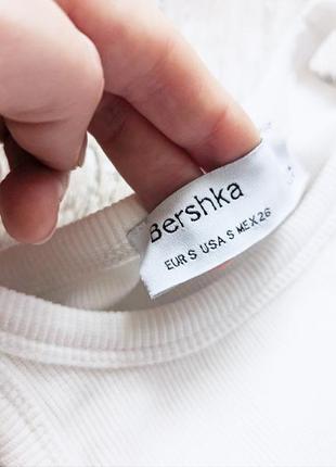 Белый топ в рубчик с мишкой от bershka оригинал3 фото