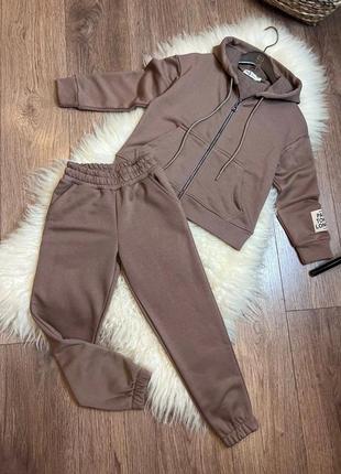 Спортивный костюм на весну