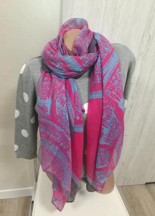 Шарф бомбезного кольору, приємний на дотик