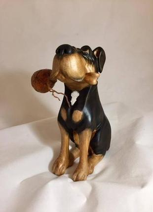 Коллекционная статуэтка "собака с костью"