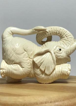 Фигурка "слон резвится" из бивня мамонта2 фото