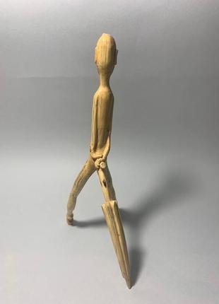 Скульптура з кореня дерева "людина з парасолькою"6 фото