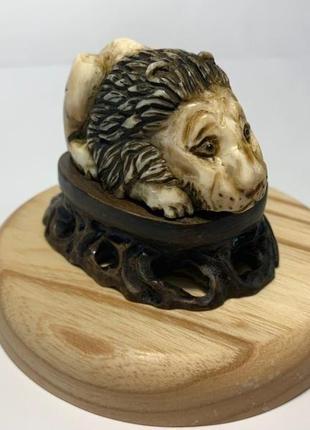 Статуетка "лев" з ікла моржа1 фото