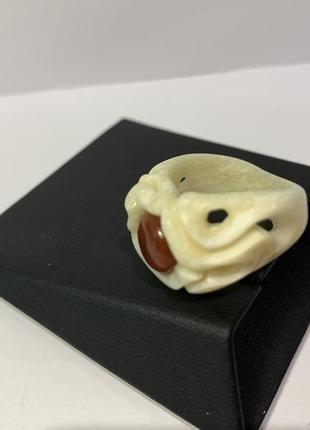 Кольцо из бивня моржа с природным натуральным камнем сердолик5 фото