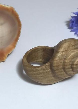 Кольцо деревянное из ясеня ракушка1 фото