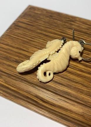Сережки ручної роботи з бивня мамонта "морські коники"8 фото