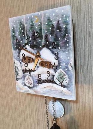 Часы с росписью ходики настенные механические "зимний домик с пейзажем"4 фото