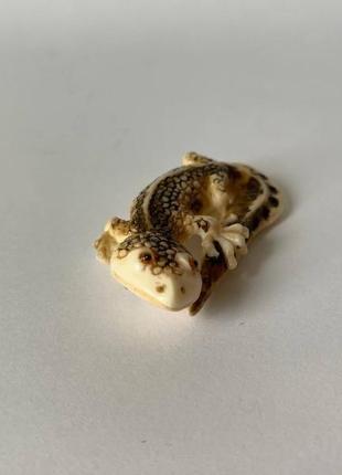 Брошь ′ящерица геккон′ из бивня моржа2 фото