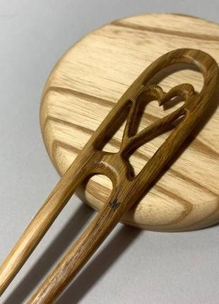 Шпилька дерев'яна для волосся "серце"3 фото