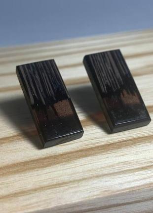 Серьги-гвоздики деревянные с ювелирной смолой4 фото