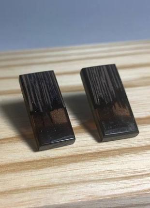 Серьги-гвоздики деревянные с ювелирной смолой6 фото