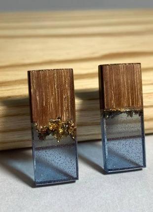Серьги-гвоздики деревянные с ювелирной смолой3 фото
