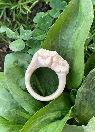 Кольцо "цветы" из бивня мамонта7 фото