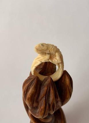 Кольцо из бивня мамонта, перстень "игуана" из бивня мамонта, украшение "игуана", украшения из кости2 фото
