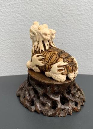 Авторская статуэтка фигурка "черепаха-дракон" из рога оленя4 фото