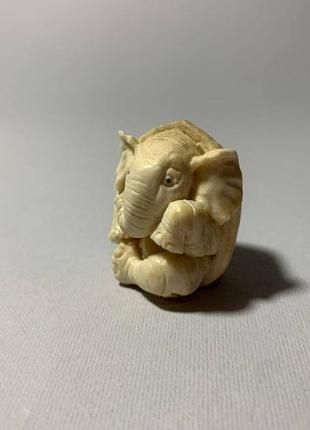 Авторская статуэтка фигурка "слон в ореховой скарлупе" из рога оленя6 фото
