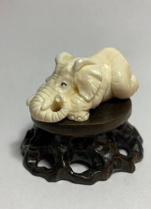 Авторская статуэтка  фигурка "слон" из бивня моржа