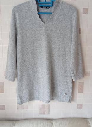 М'якесенький сірий меланжевий пуловер від бренду tigi з оригінальною горловинкою🪽🌹💖6 фото