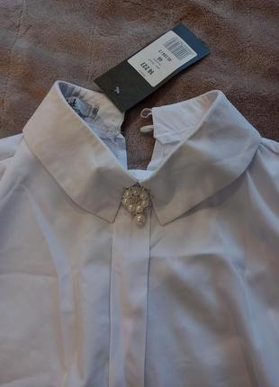 Блузка белая с брошью2 фото