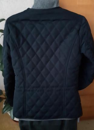 Стильна стьобана курточка відомого бренду3 фото